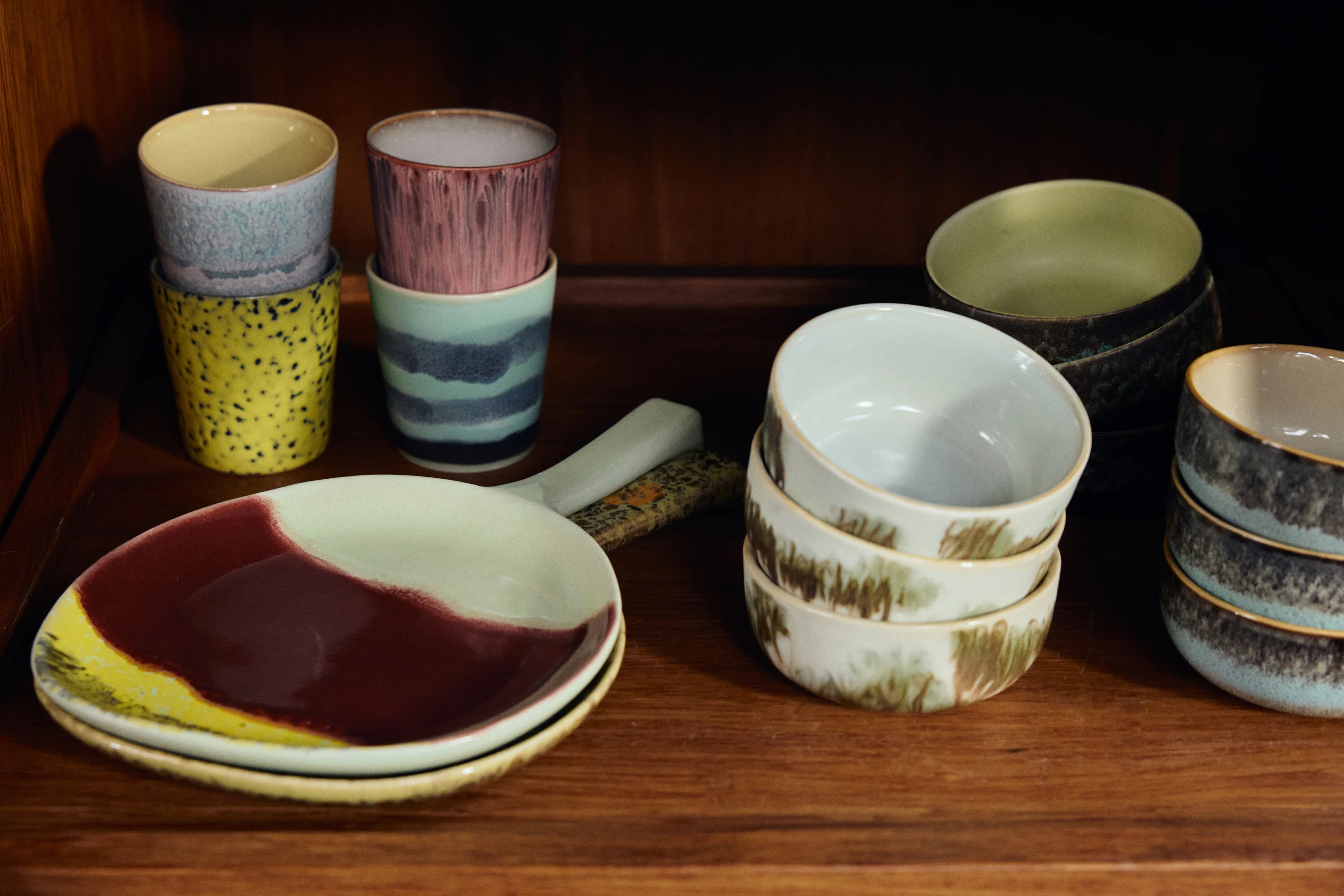 70’s Ceramics: Coffee Mugs, Artistic (Set of 4) - Image 3