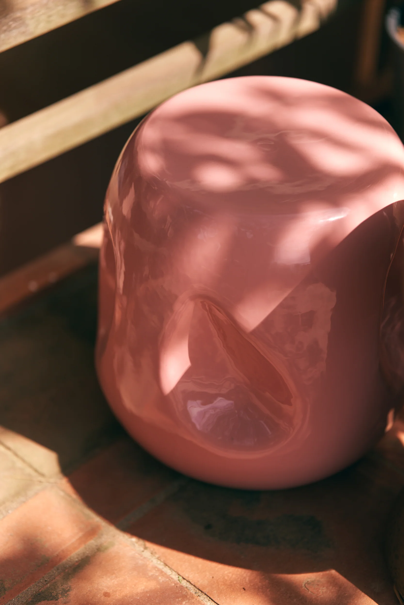 Currents Ceramic Side Table Coral - Image 4