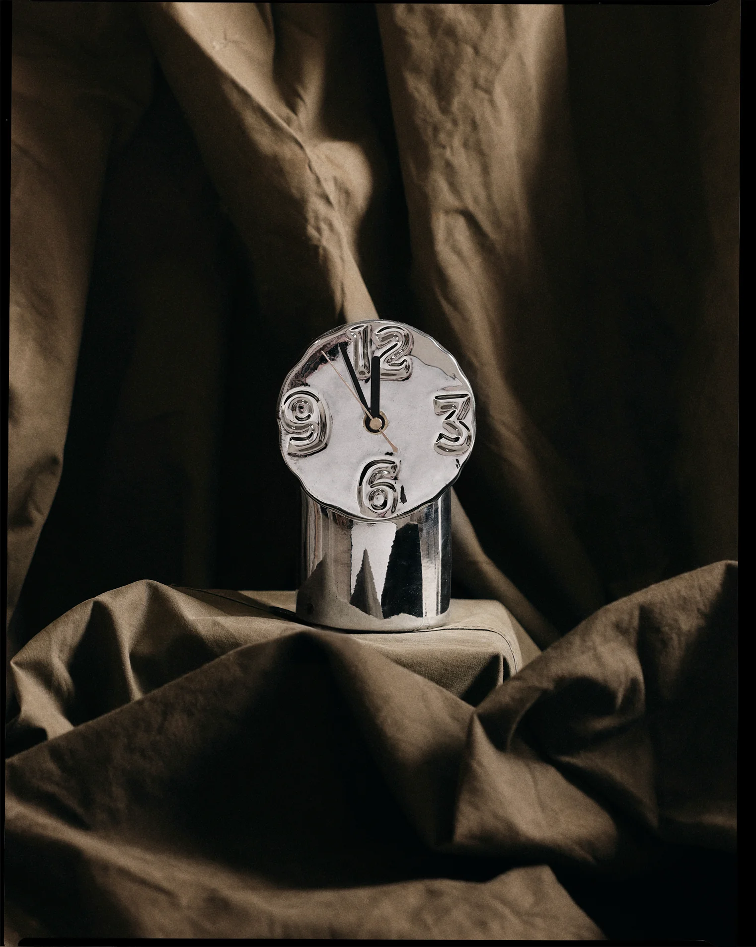 Retro Ceramic Clock Chrome - Image 3