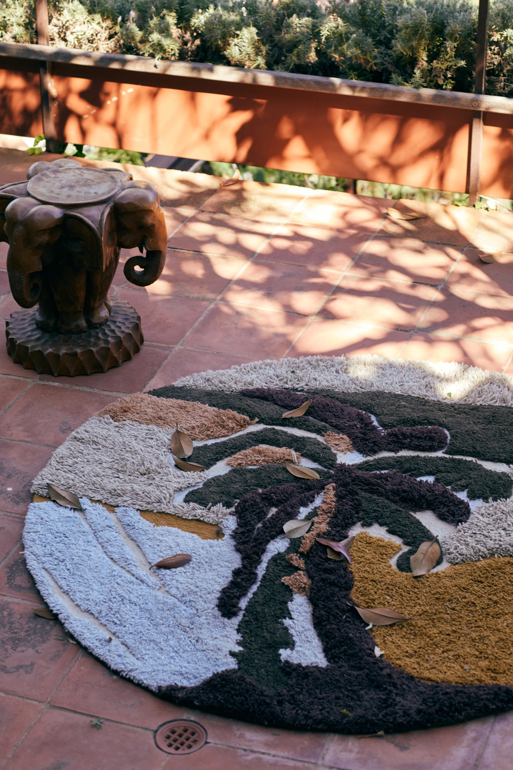 Round Tufted Rug Palm Beach - Image 4