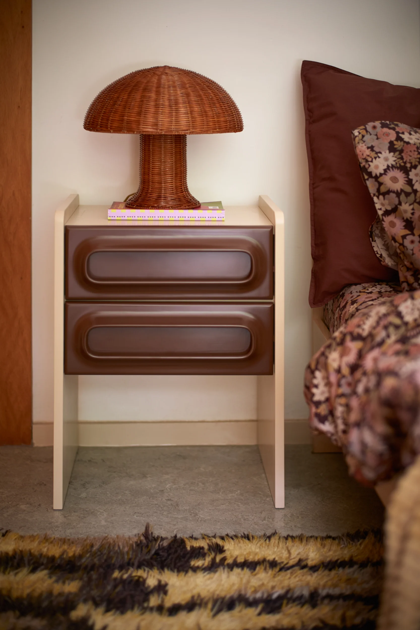 Space nightstand, Coffee/Cream - Image 6