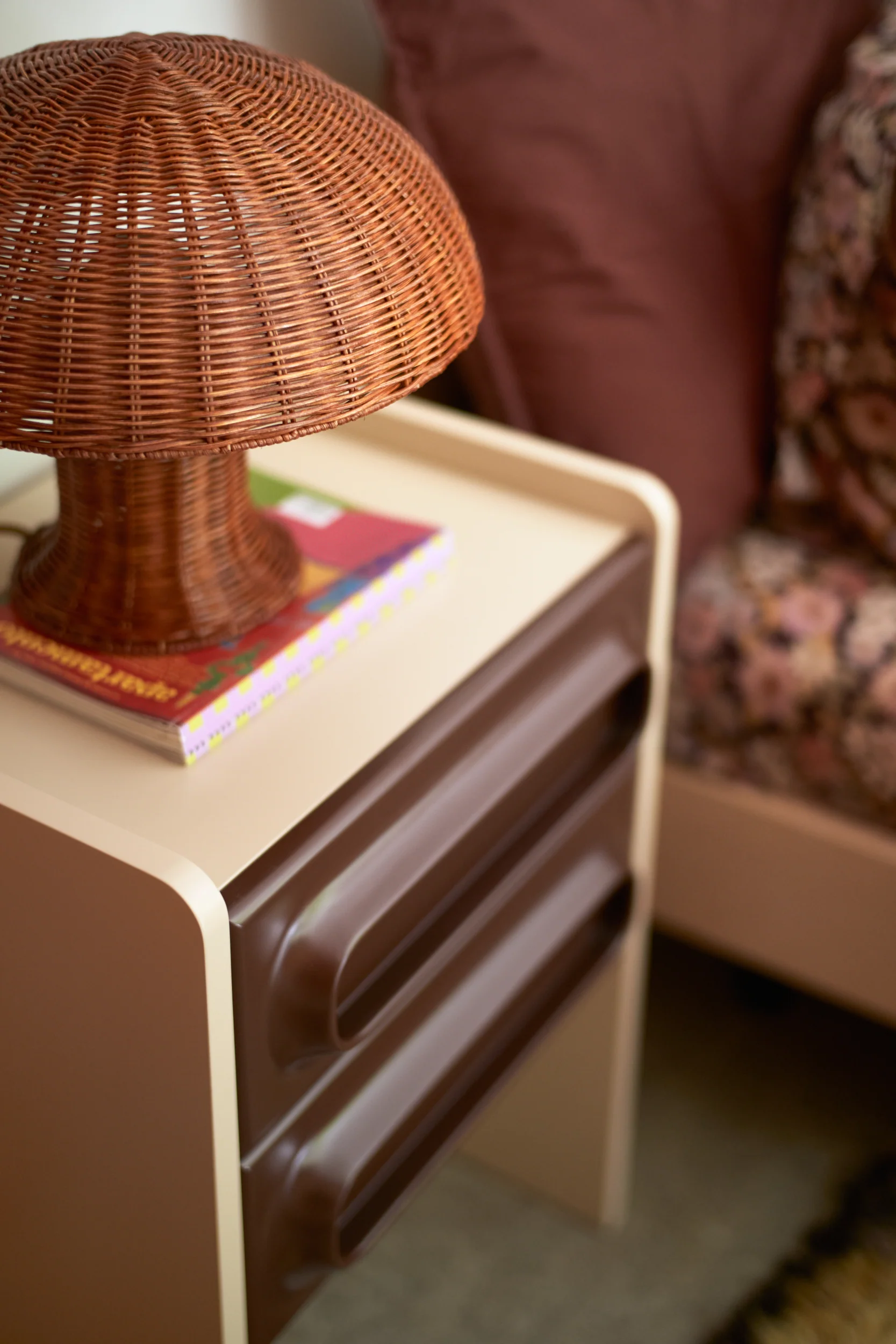 Space nightstand, Coffee/Cream - Image 7