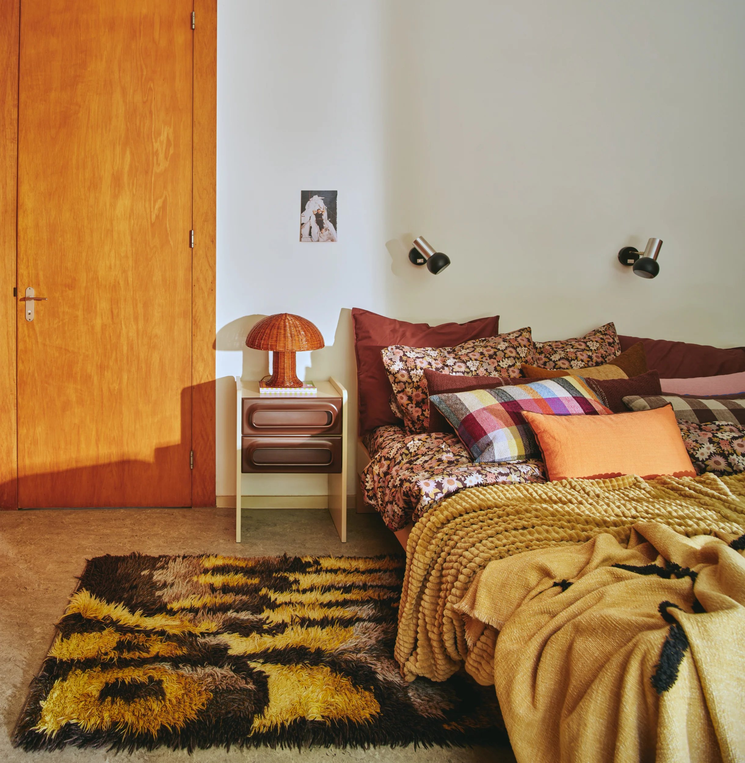Space nightstand, Coffee/Cream - Image 8
