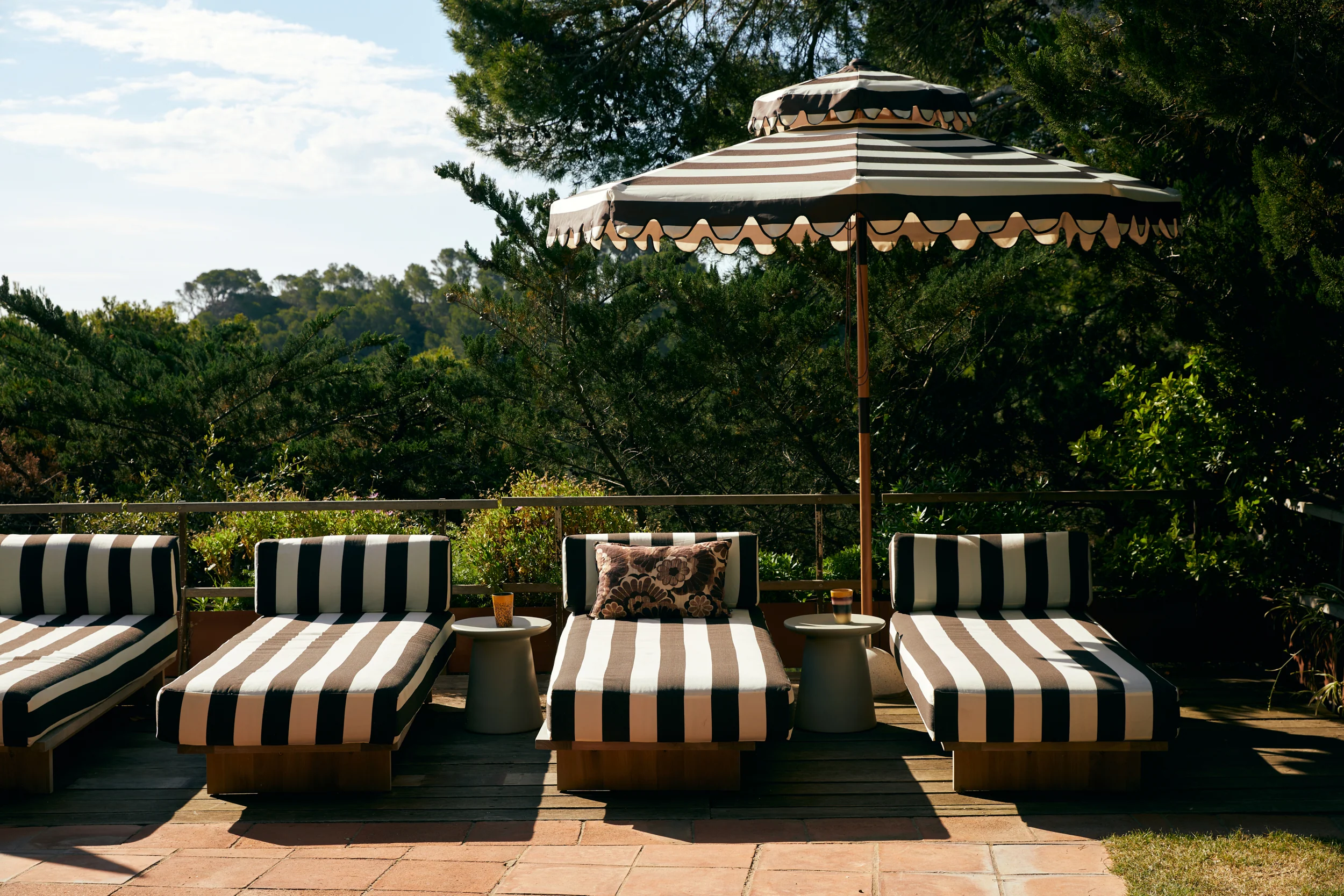 Striped Patio Umbrella Stracciatella - Image 8